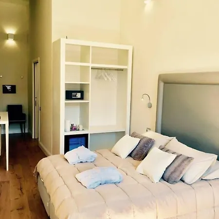 Antico Corso Charme B&B 칼리아리